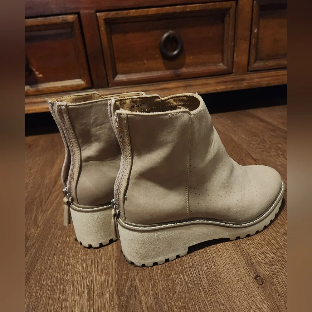 Report Booties - Picture 1 of 8